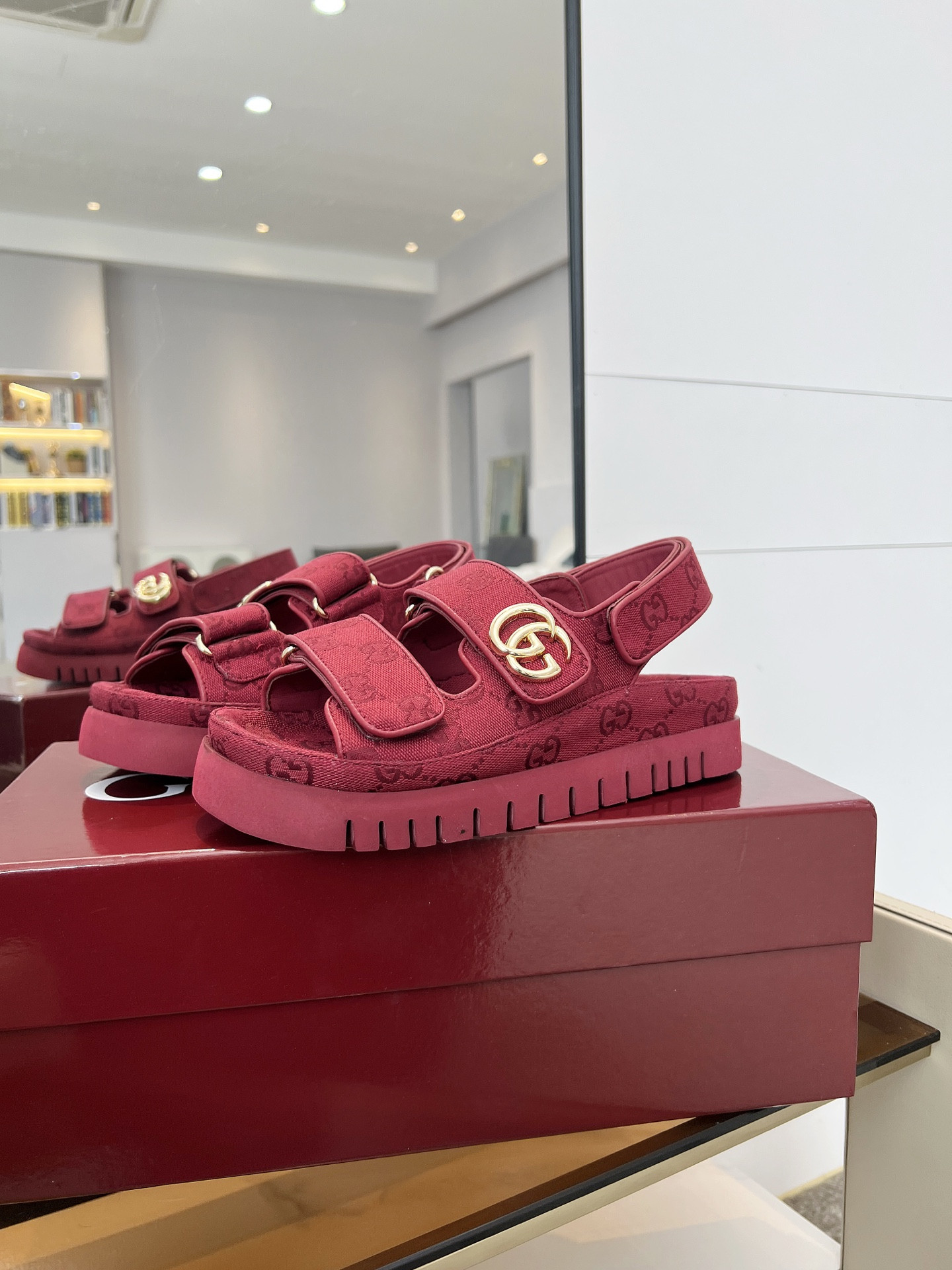 GUCCI SANDALS