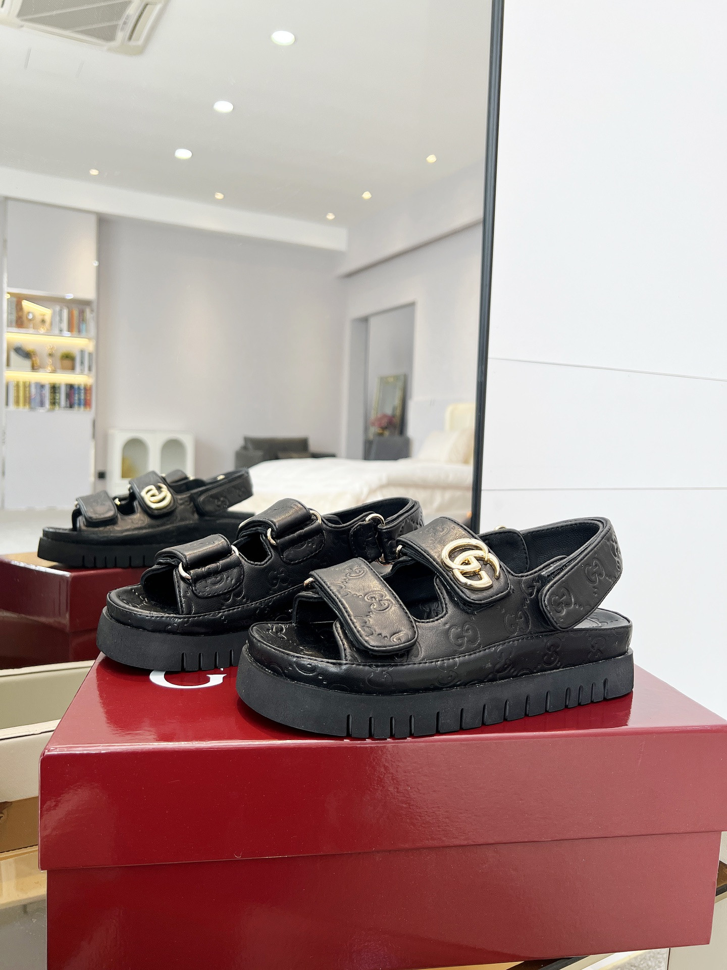 GUCCI SANDALS