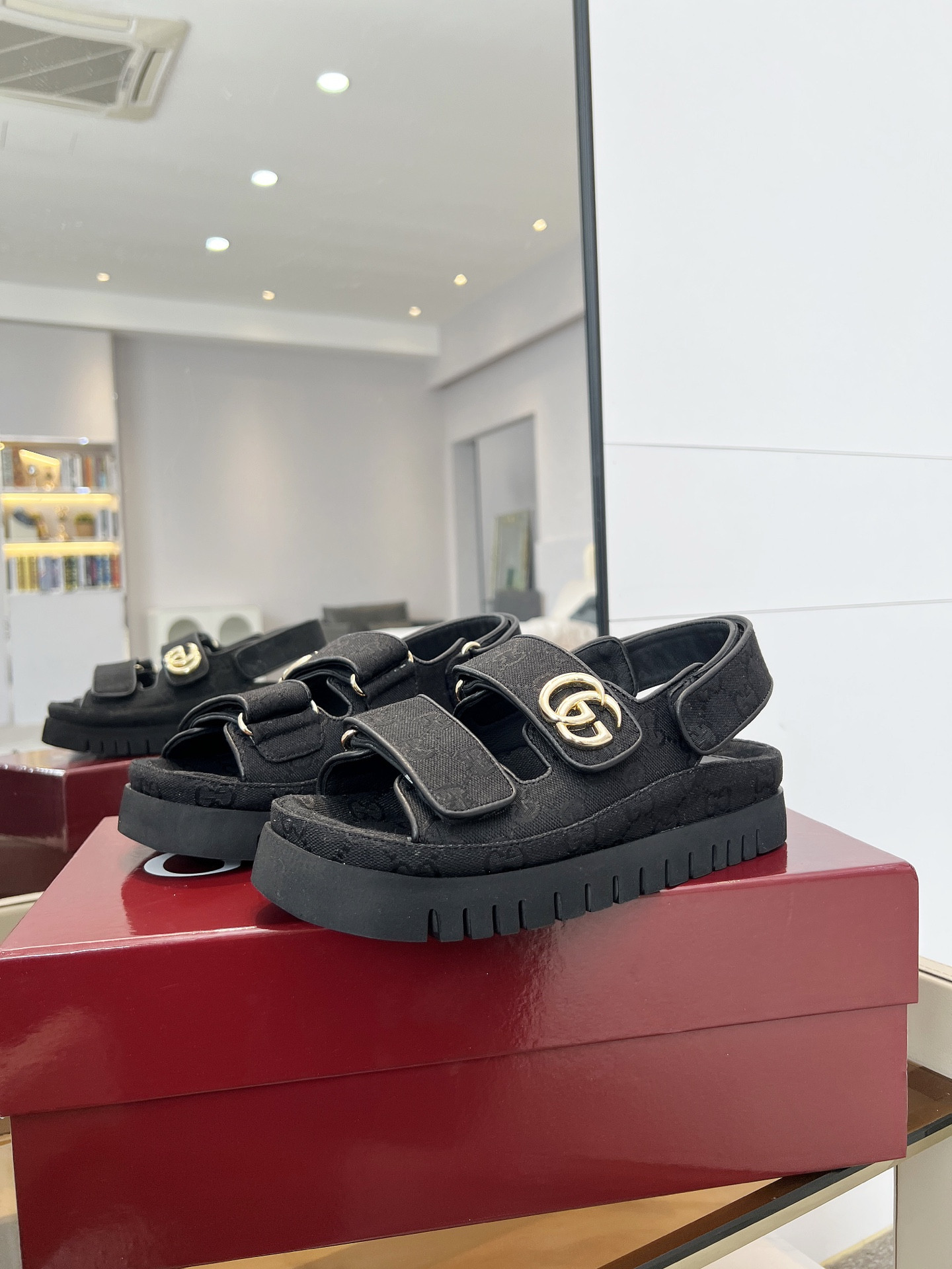 GUCCI SANDALS