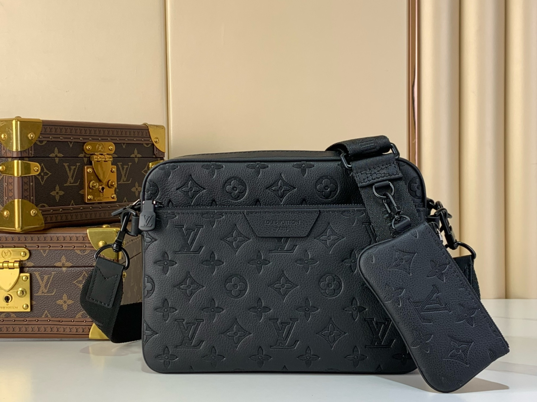 LVT PURSE black