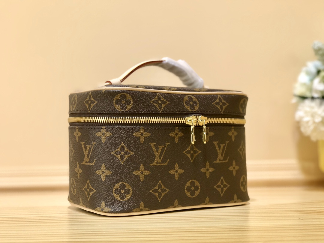 LVT PURSE GM