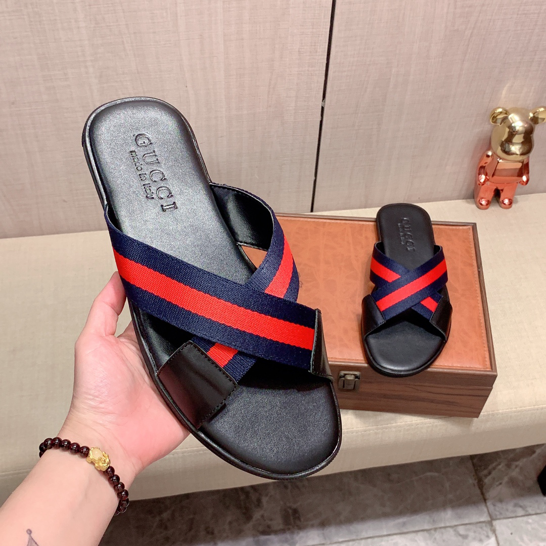 g*u*i sandals