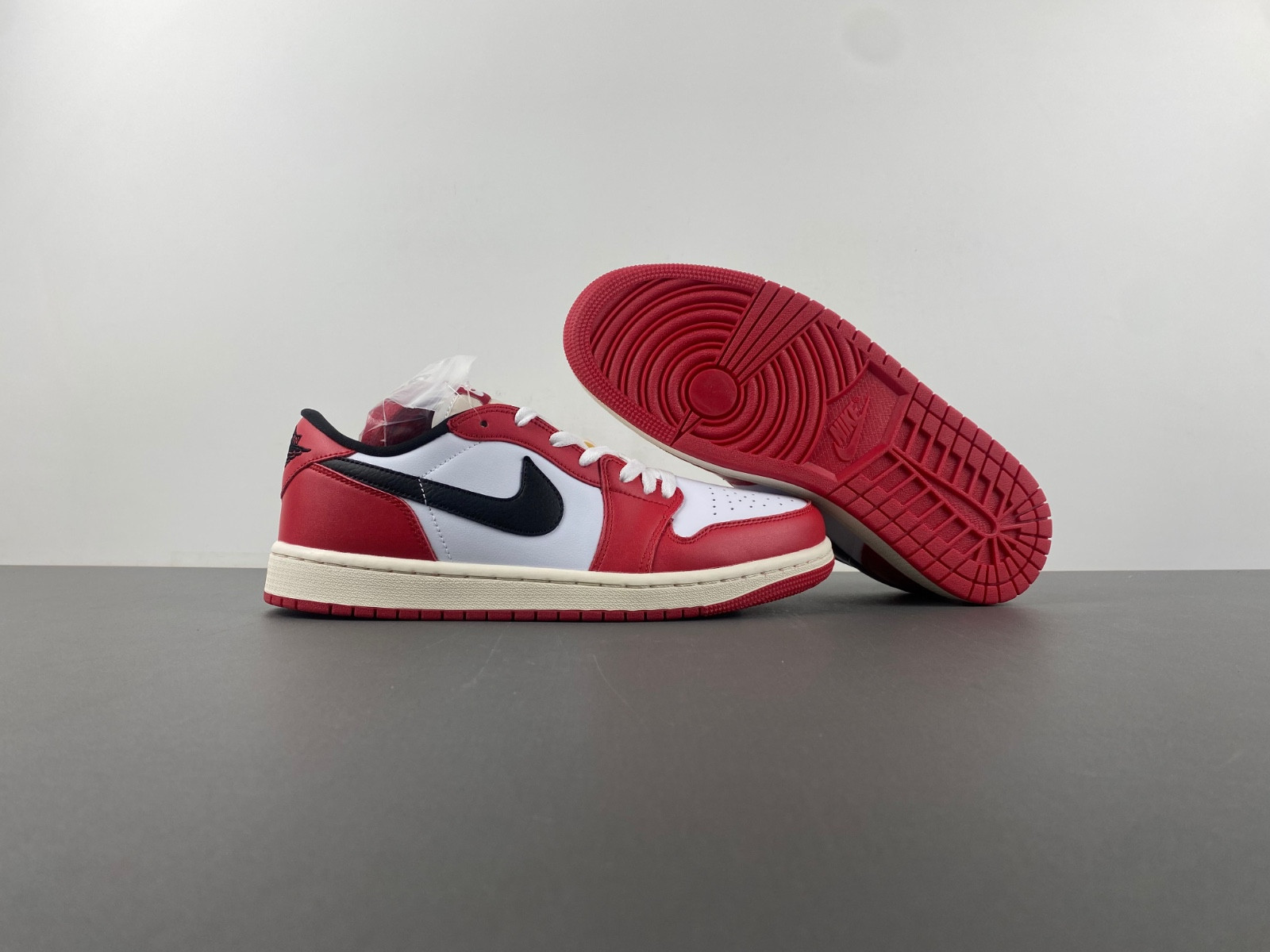 Air Jordan 1 Low OG “Chicago” HQ6998-600