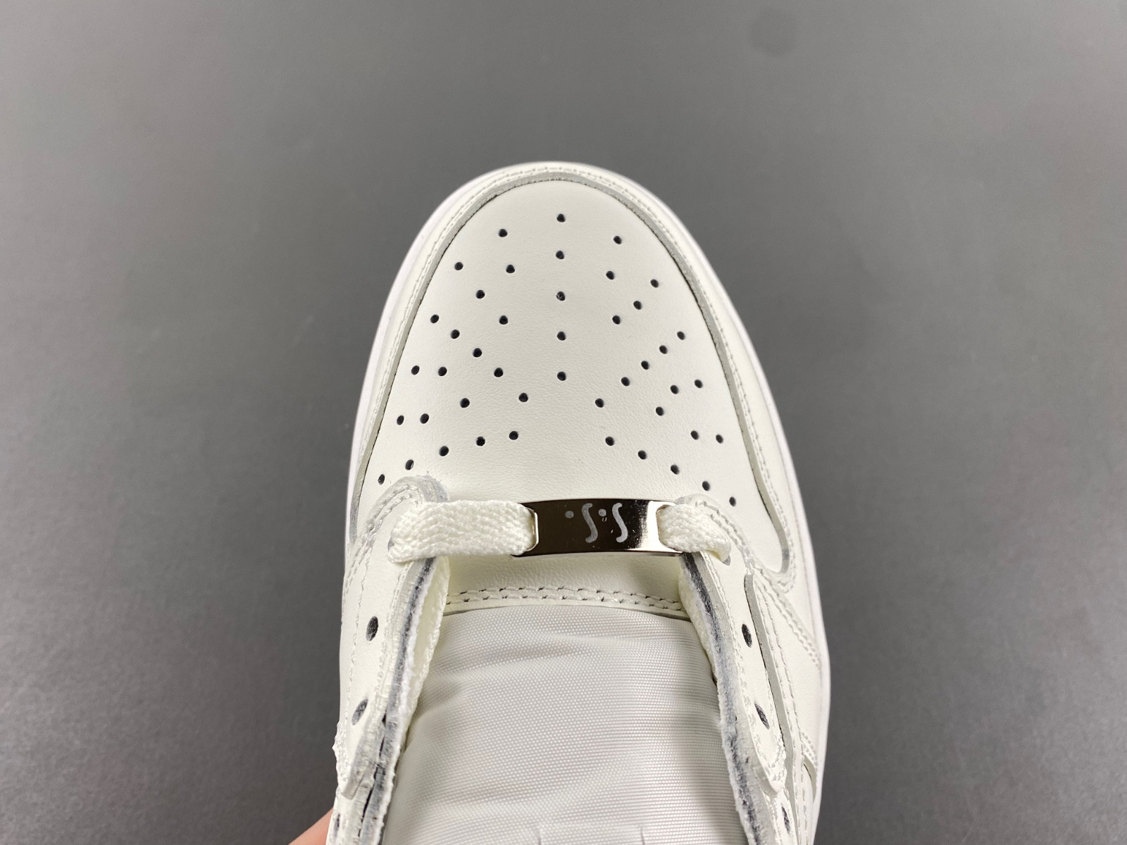 Travis Scott x Air Jordan 1 Low OG1228-111