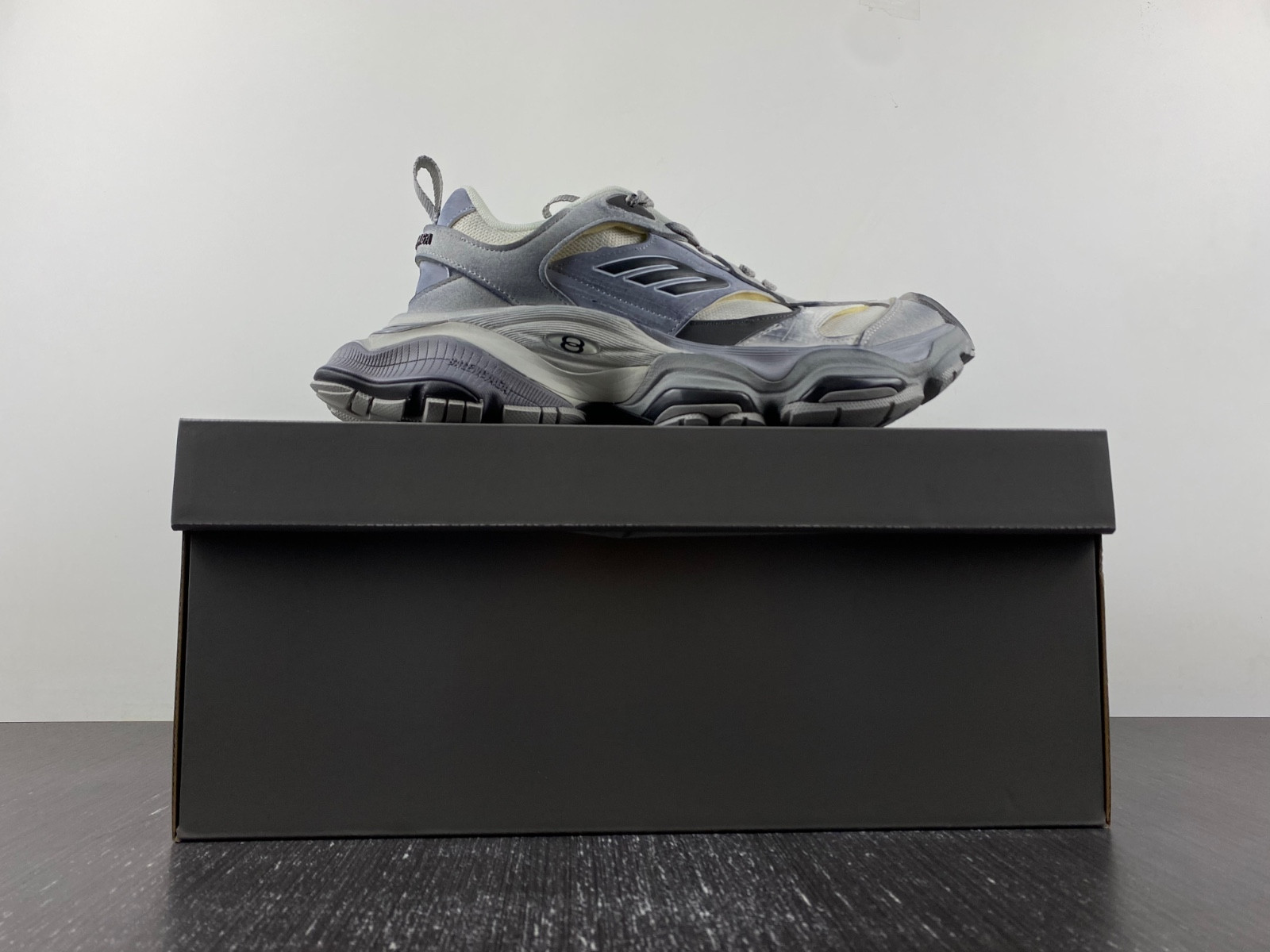 bc cargo sneaker