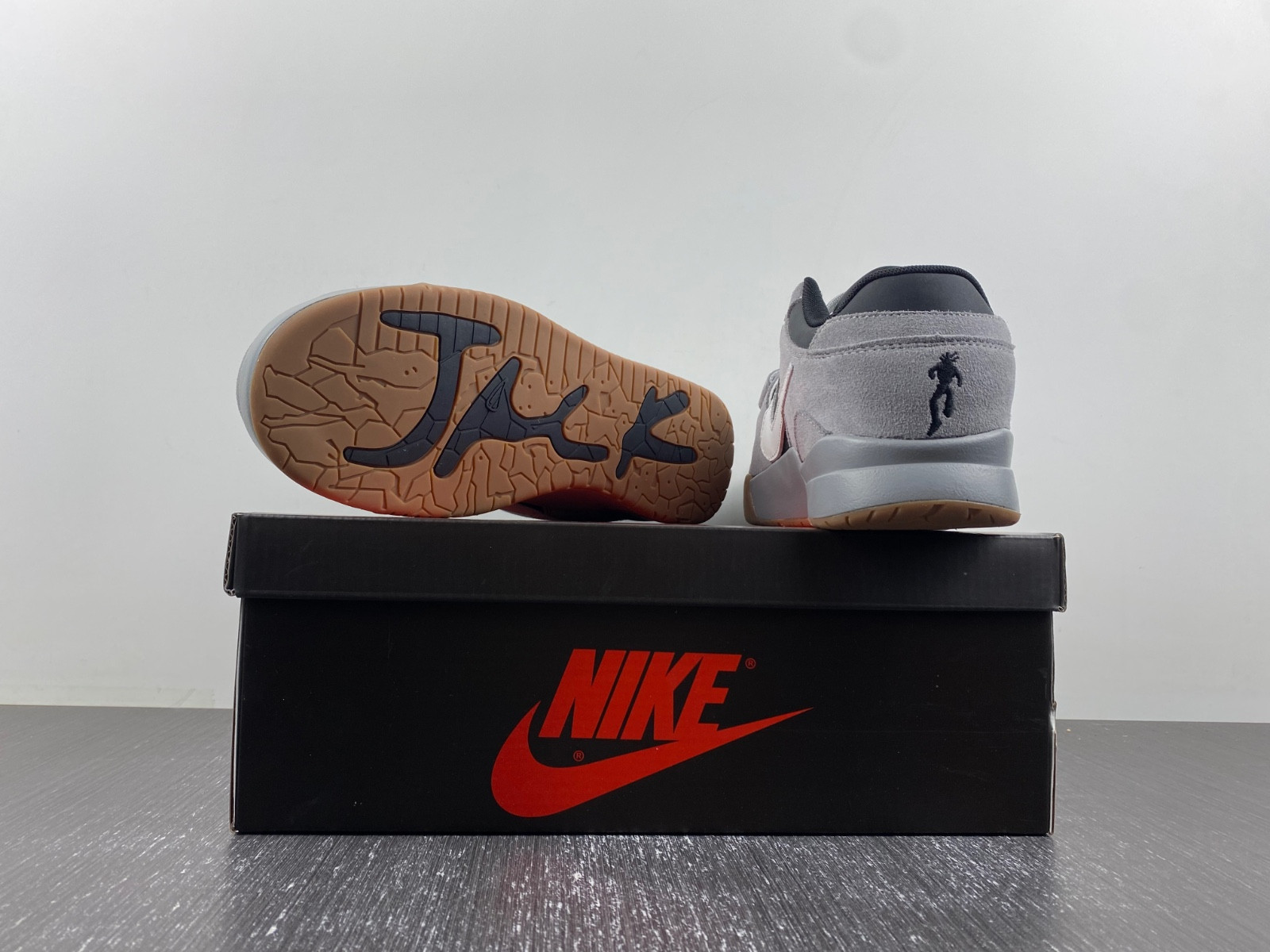 travis scott x jordan cut the check