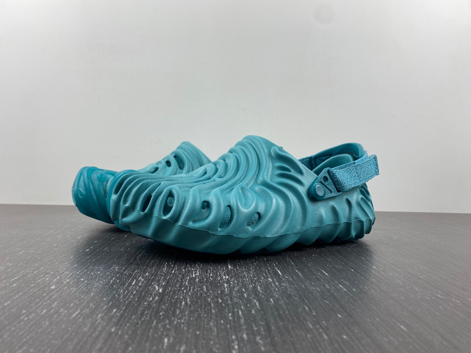 crocs pollex clog by salehe bembury tide 207393-4st