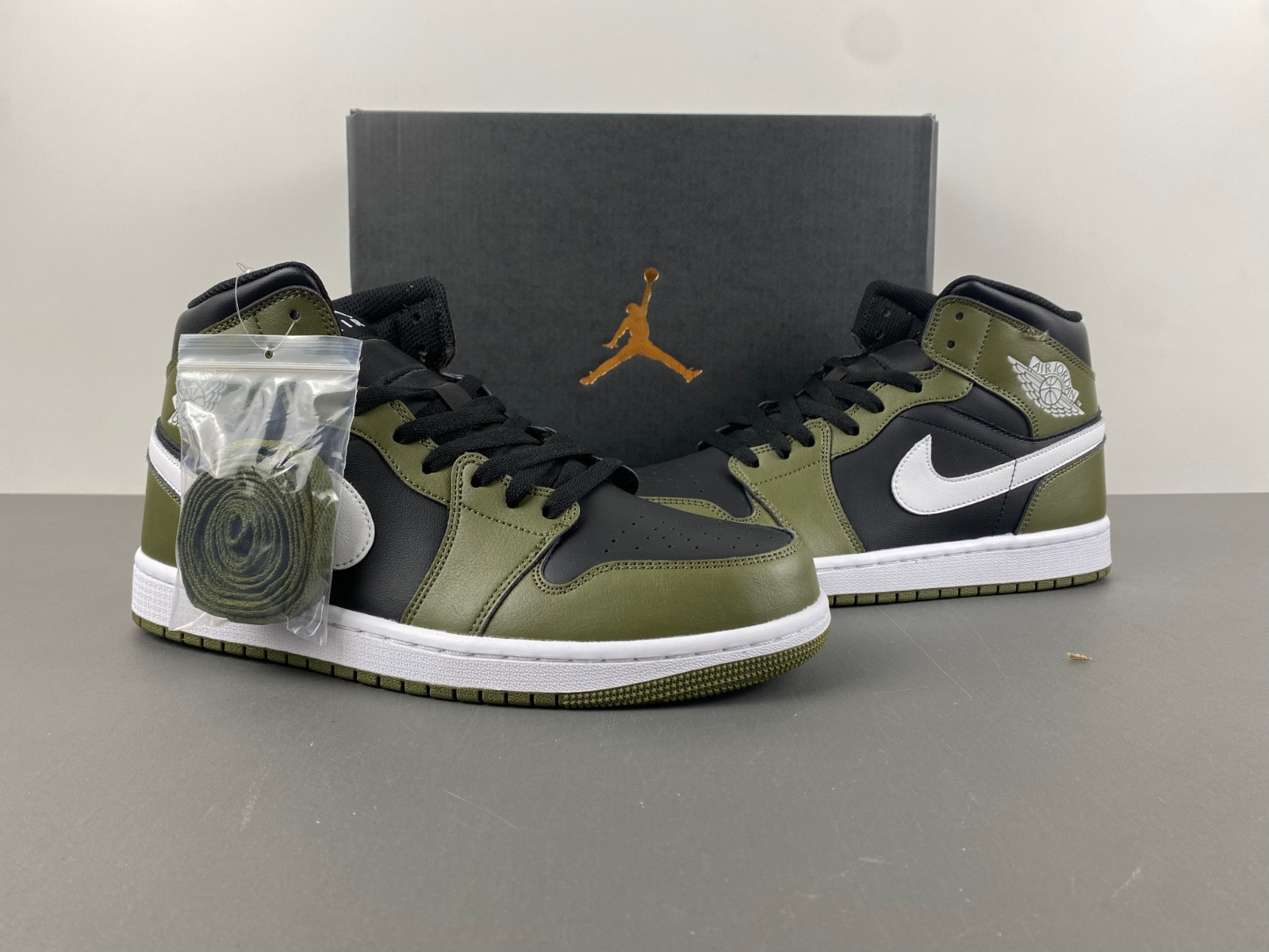Air Jordan 1 Mid 
