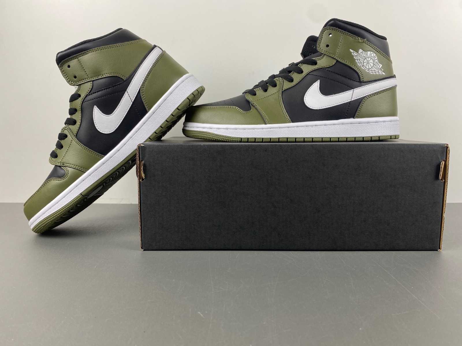 Air Jordan 1 Mid 