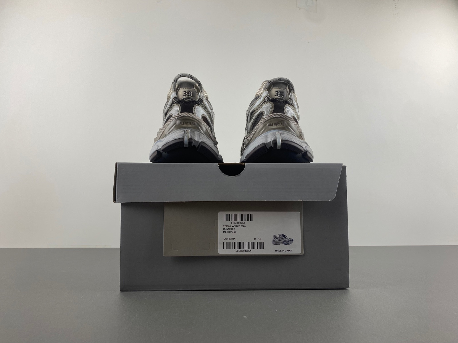 Ba*len*cia*ga runner sneaker