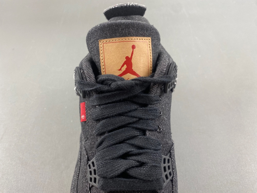 Levis x Air Jordan 4 “Taupe Haze”A02571-001