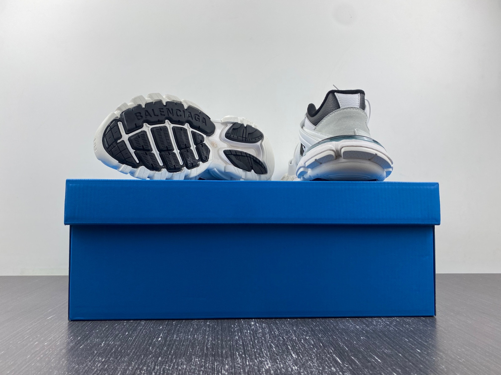 bc track sneaker