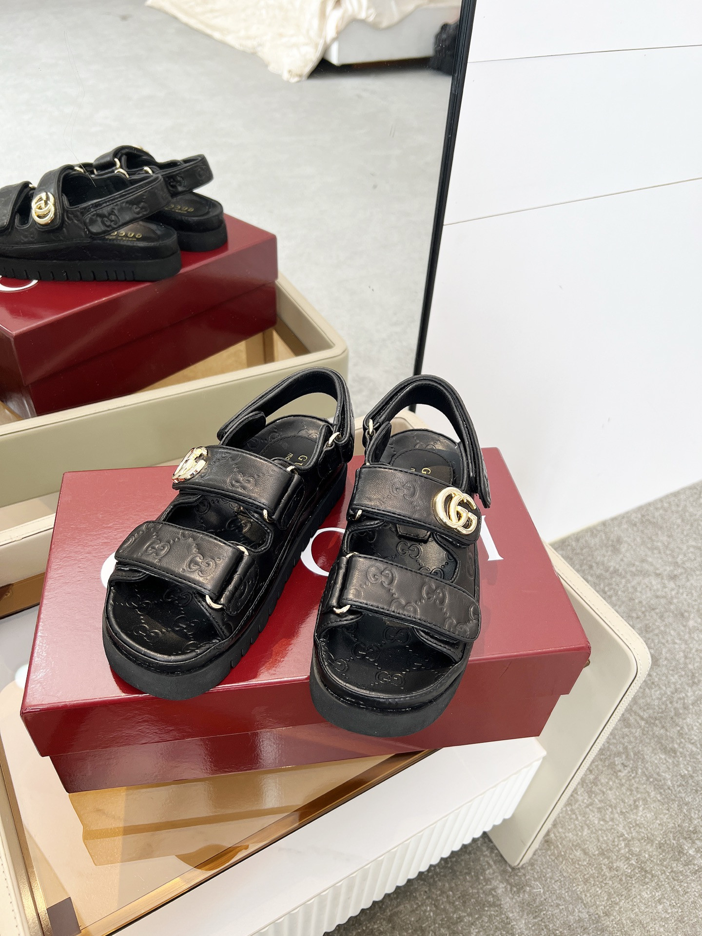 GUCCI SANDALS
