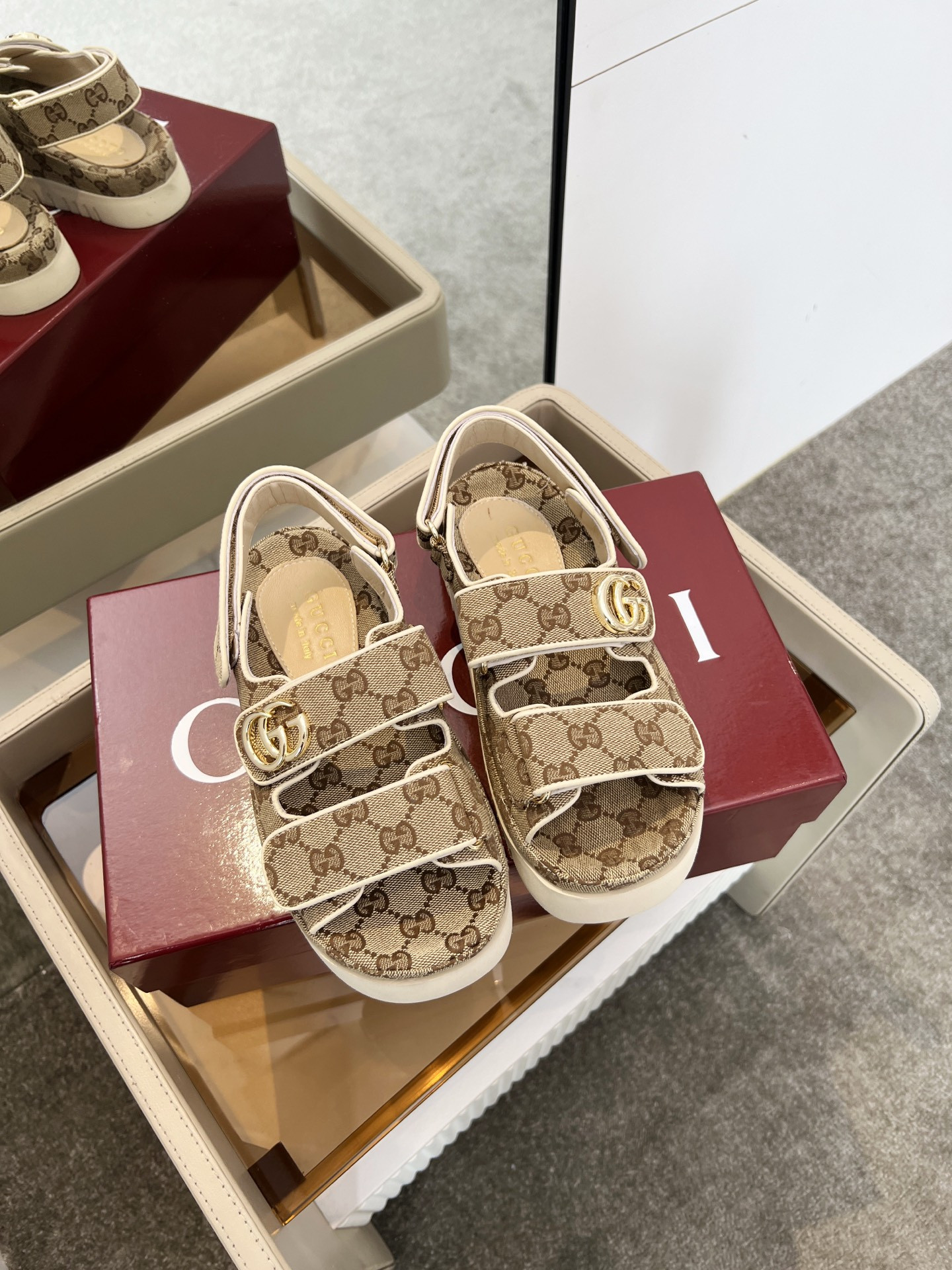 GUCCI SANDALS