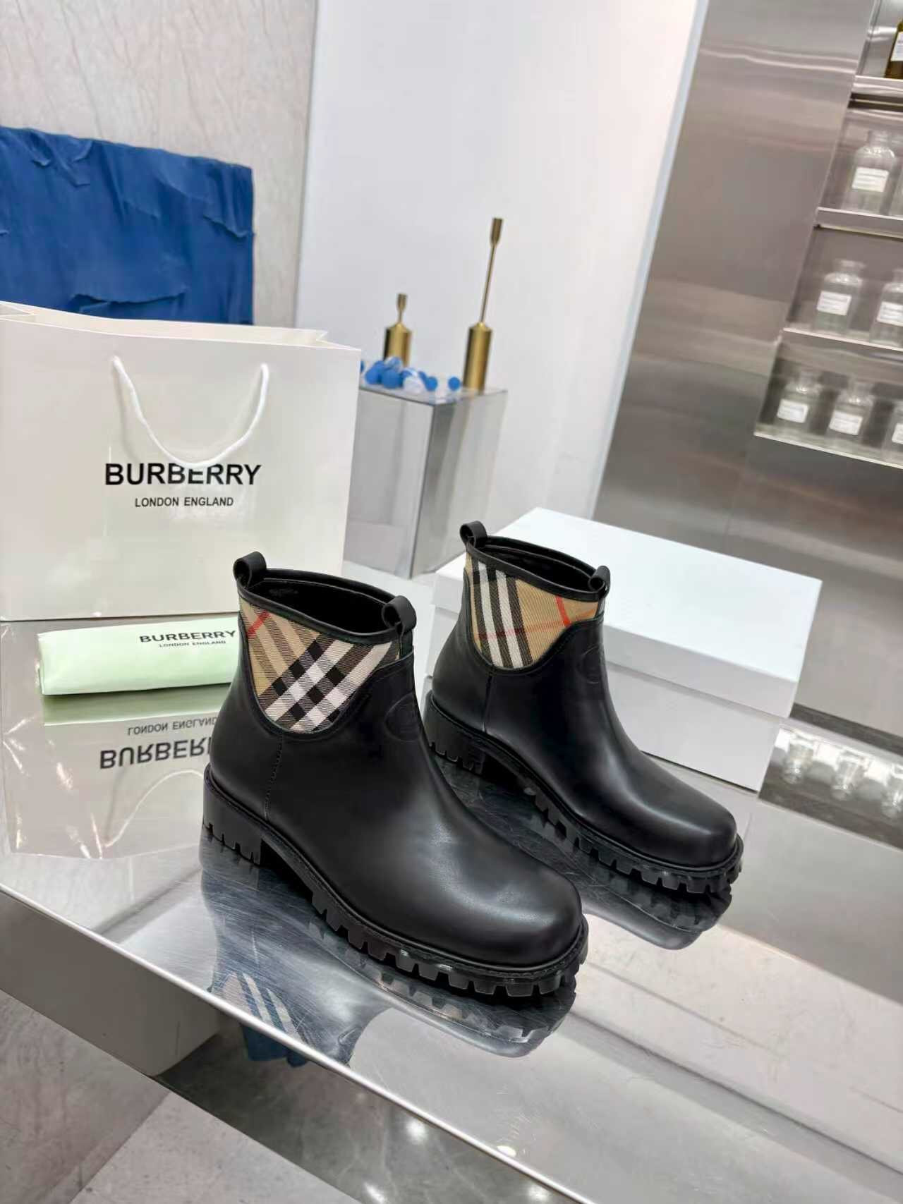 Bv*b*rry Sneaker