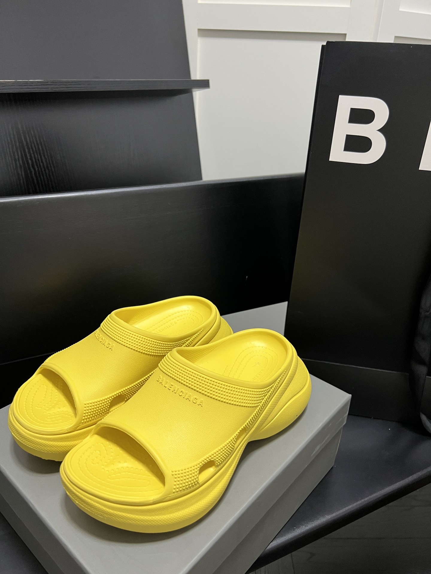 Balenciaga sLIDE
