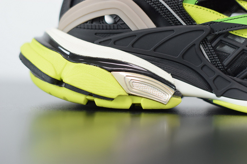 bc track sneaker