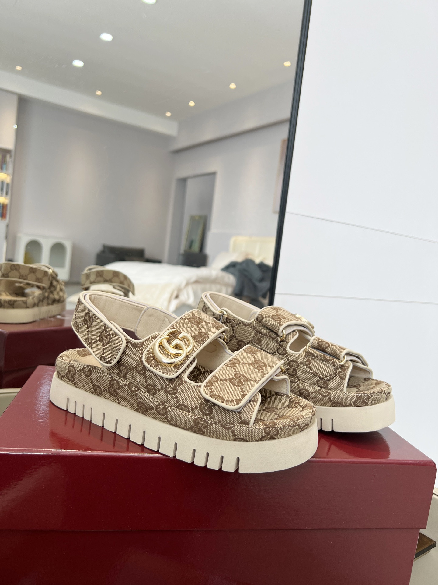 GUCCI SANDALS