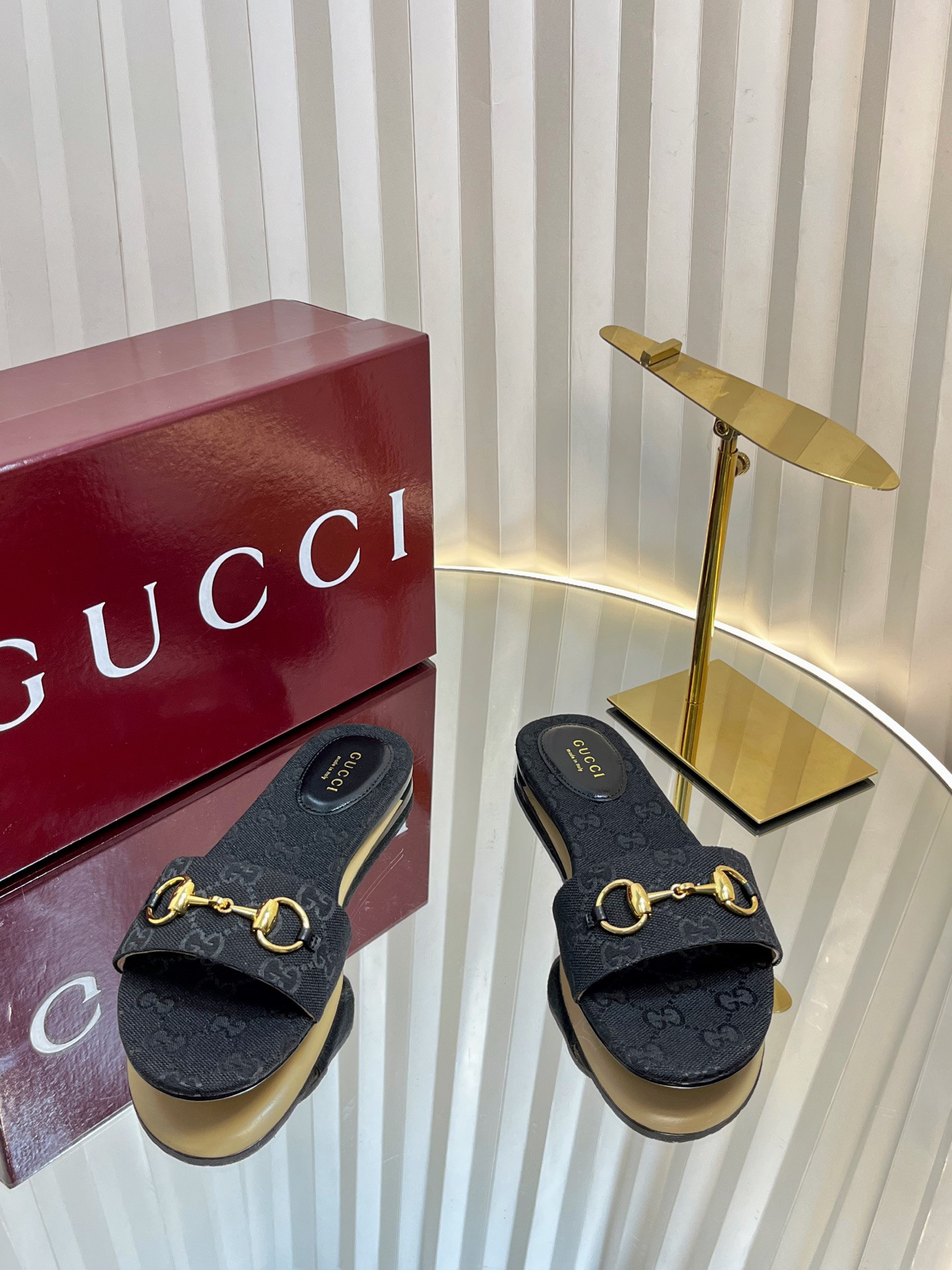 GUCCI SANDALS
