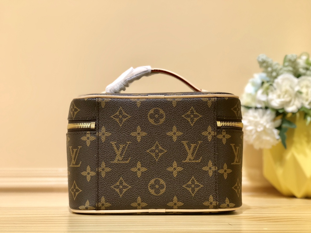 LVT PURSE GM