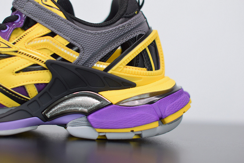 bc track sneaker