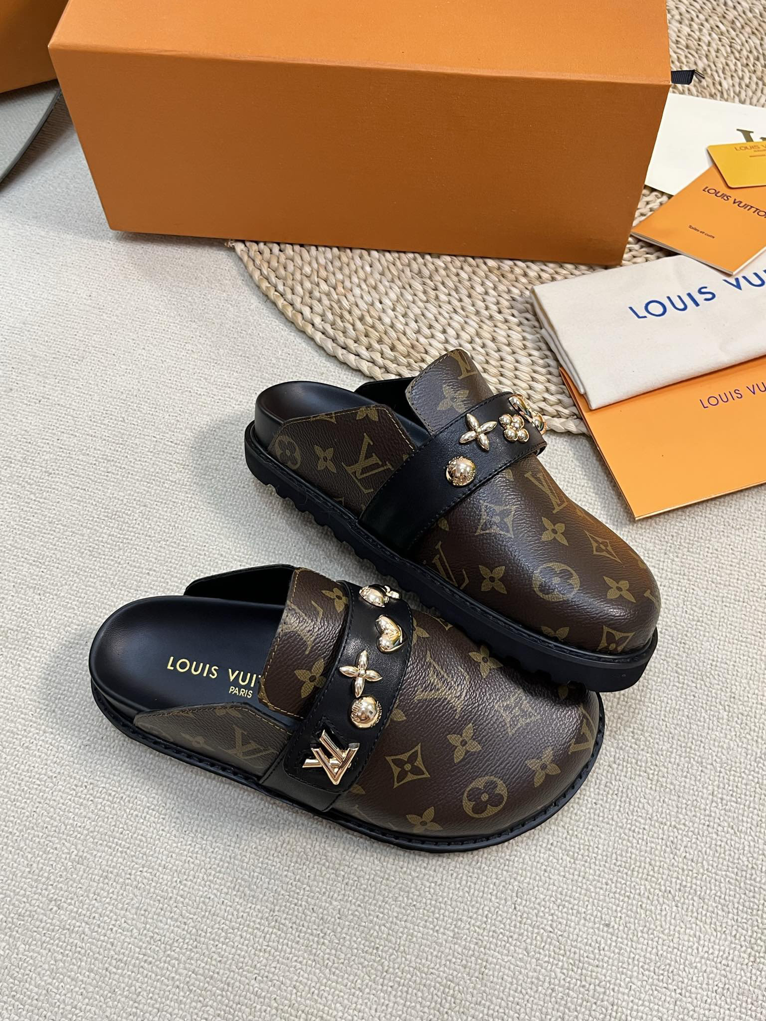 LVT SANDALS
