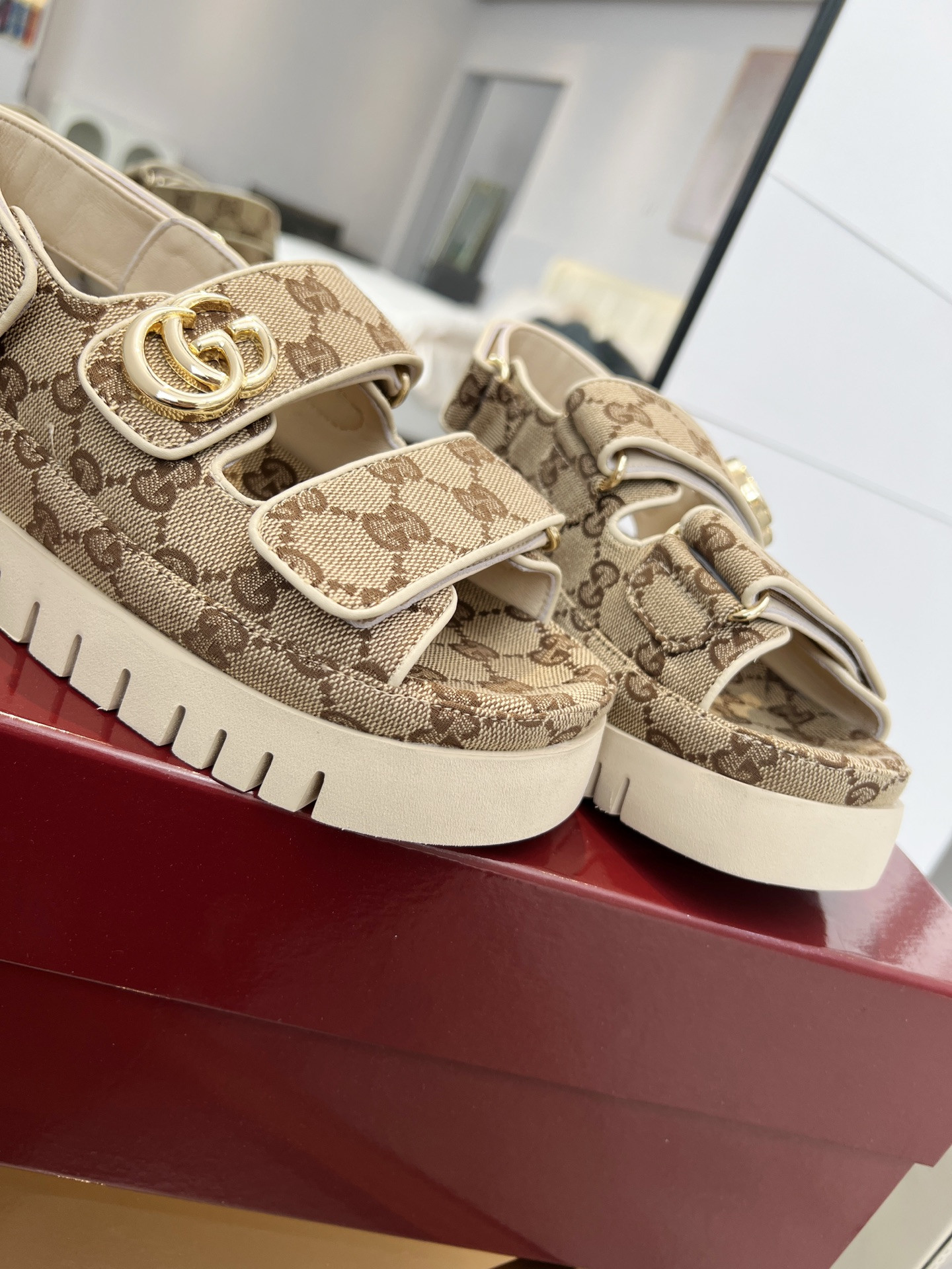 GUCCI SANDALS