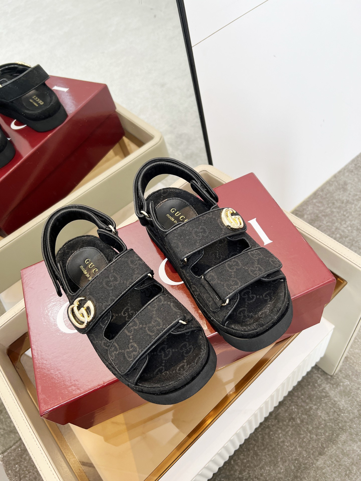 GUCCI SANDALS