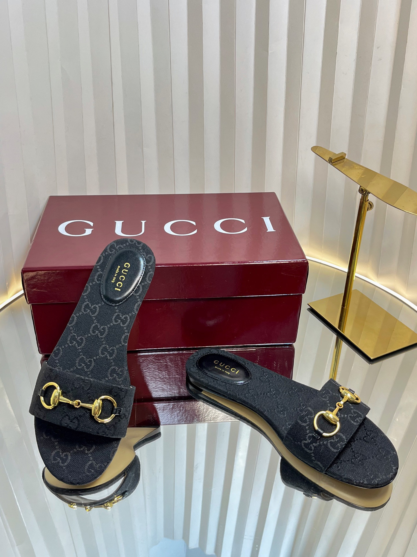 GUCCI SANDALS