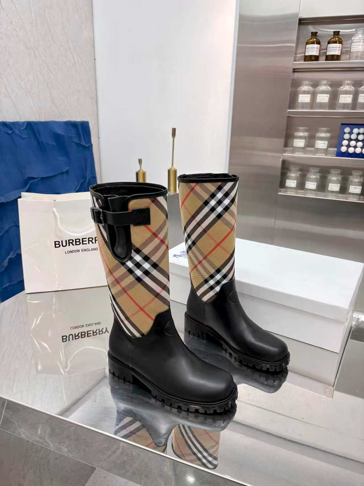 Bv*b*rry Sneaker