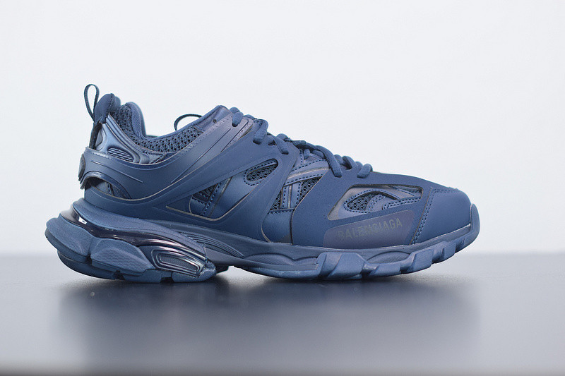 bc track sneaker