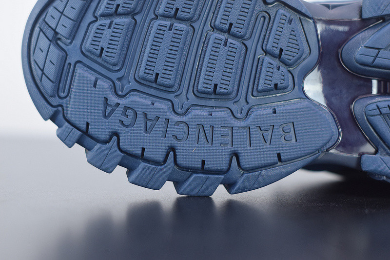 bc track sneaker