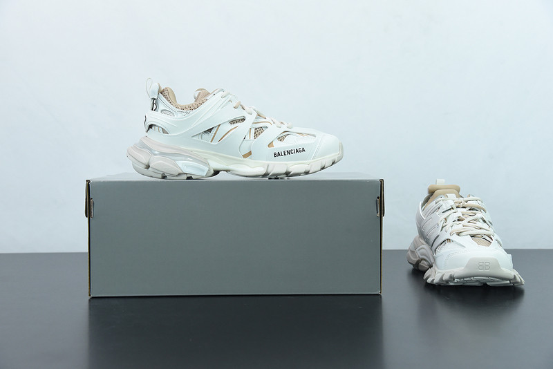 bc track sneaker
