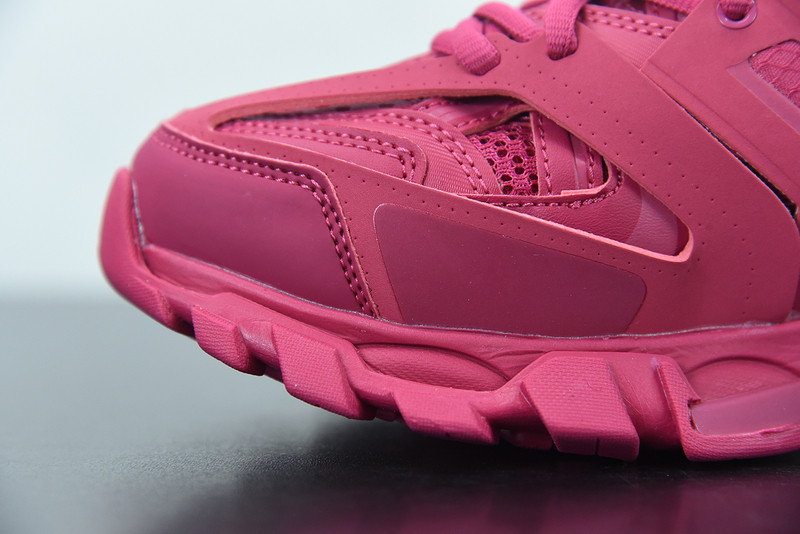 bc track sneaker