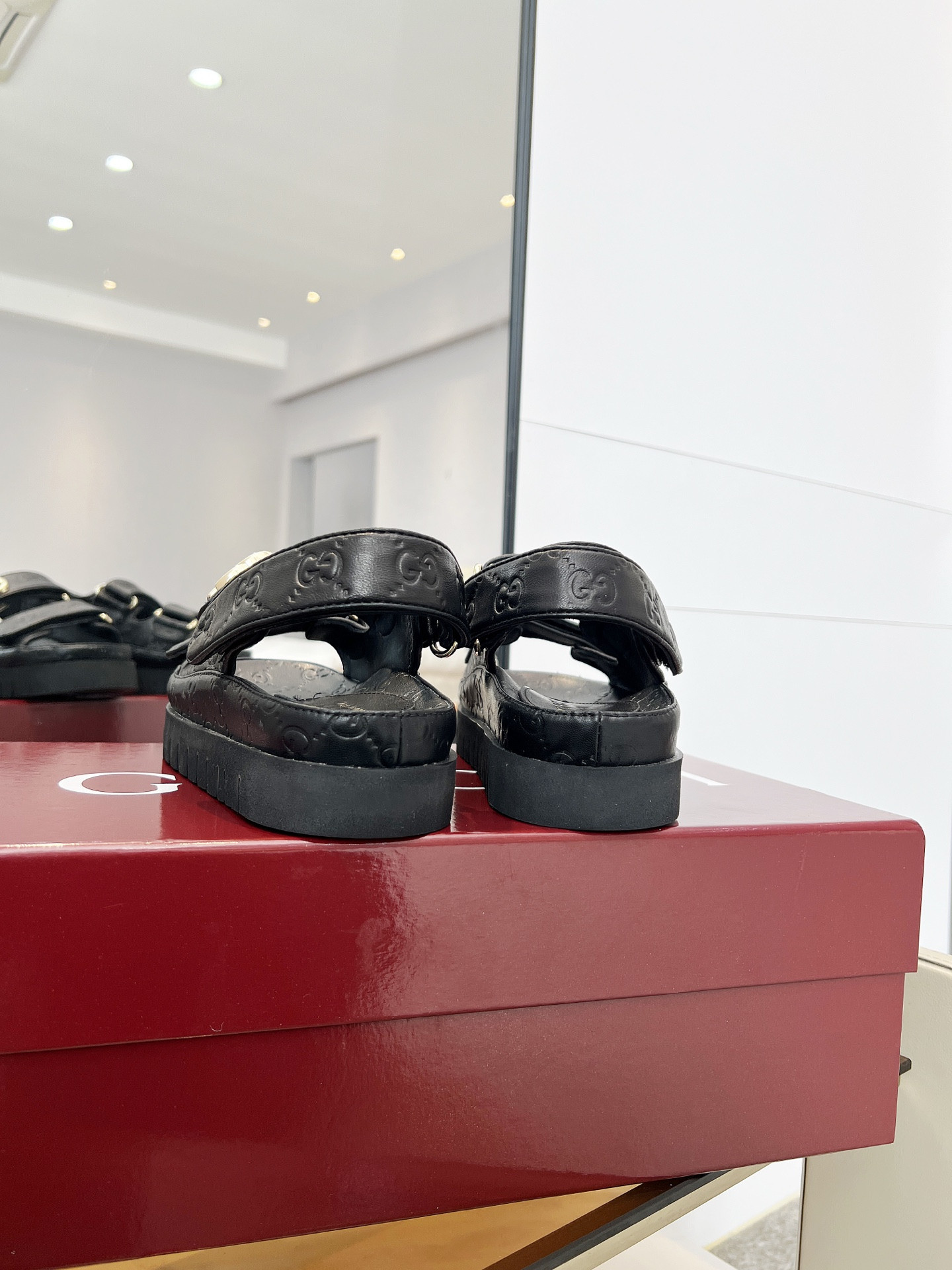 GUCCI SANDALS