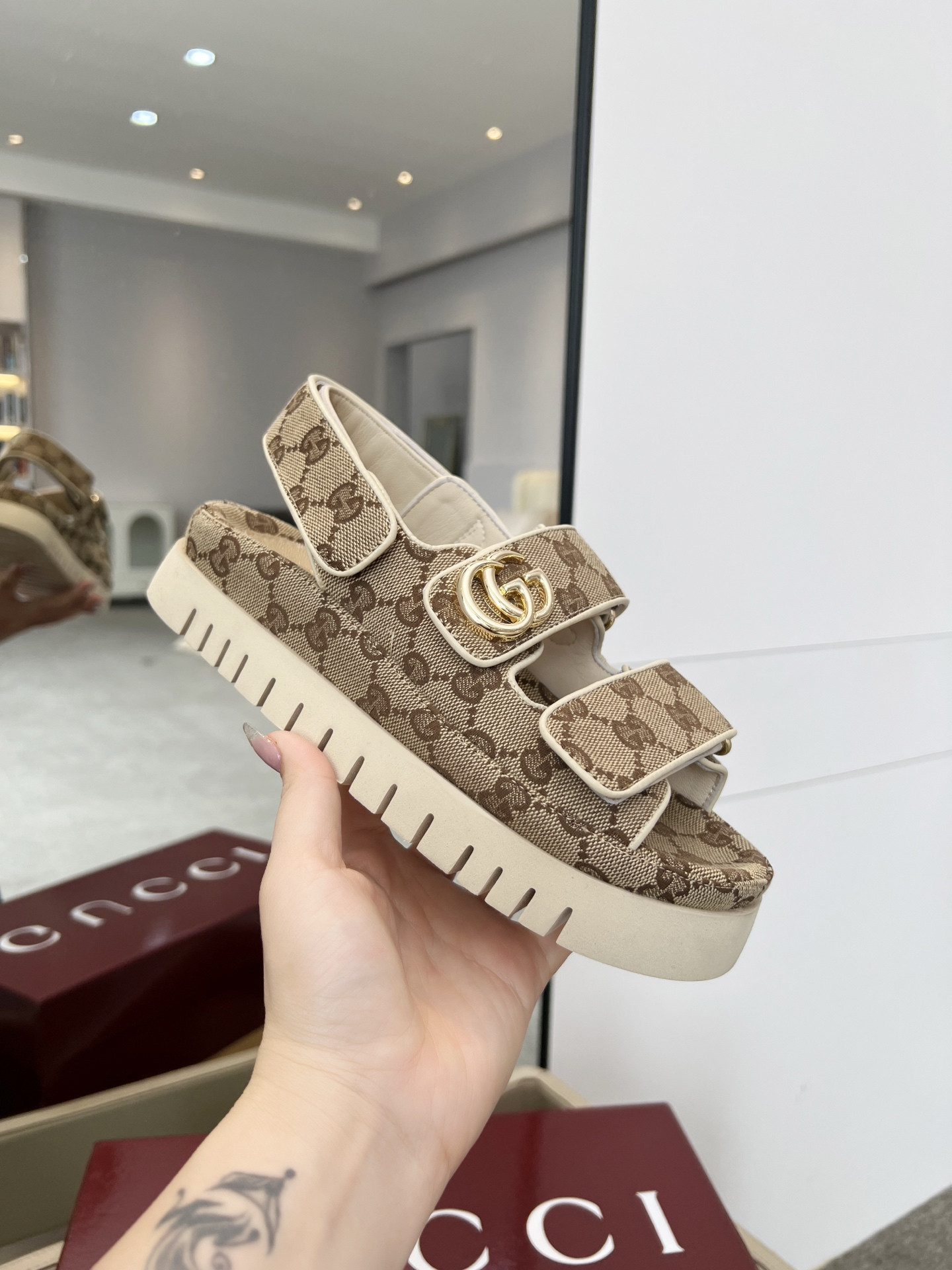 GUCCI SANDALS