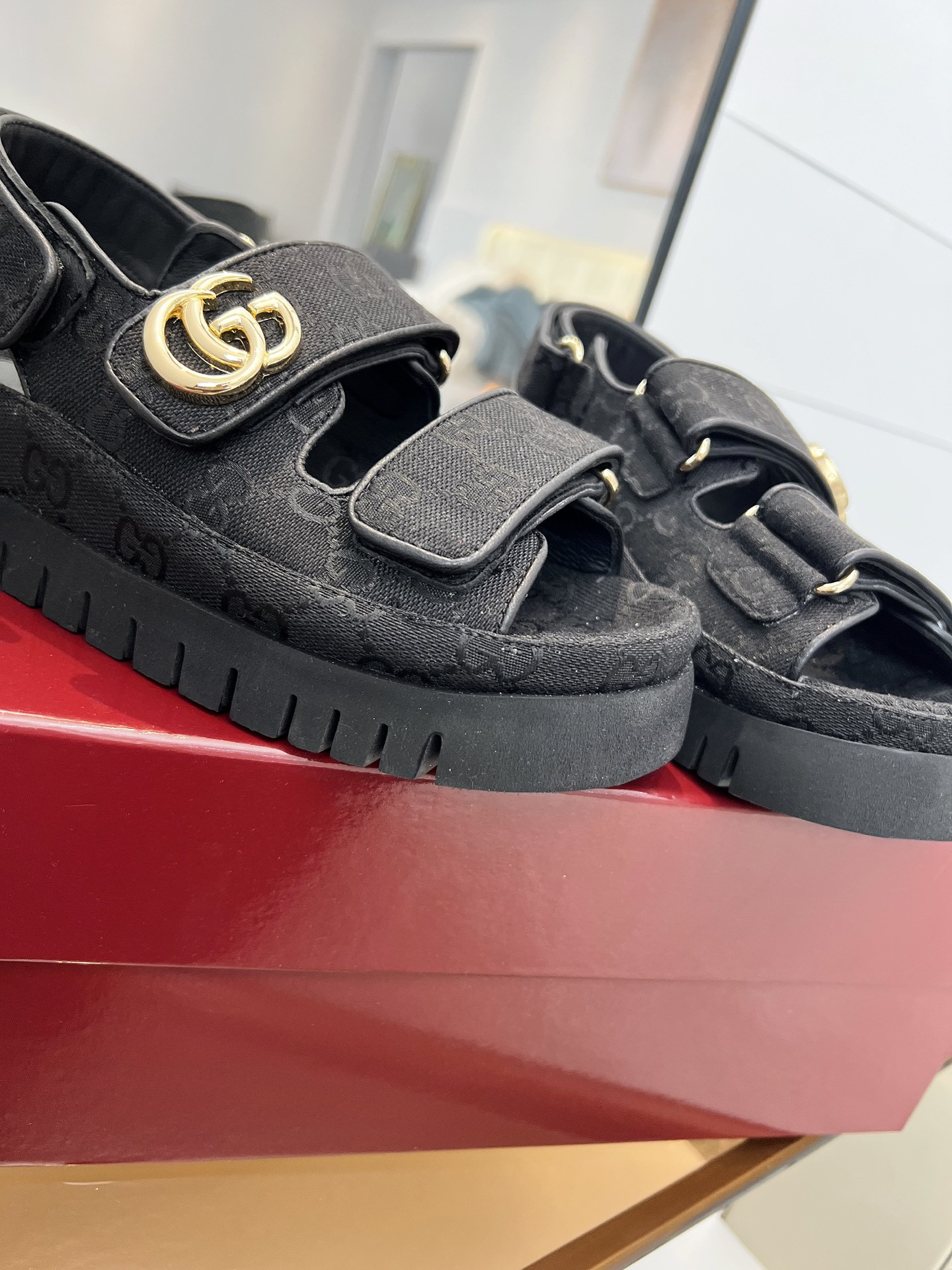 GUCCI SANDALS