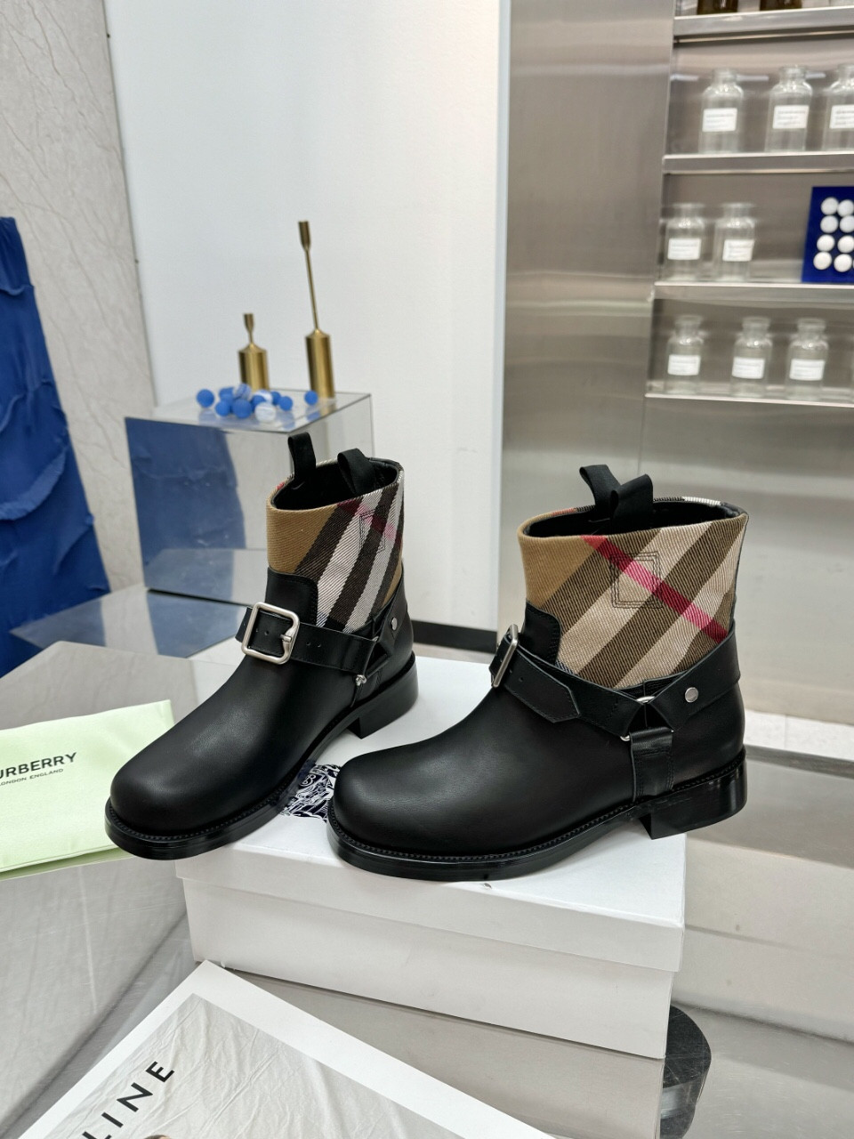 Bv*b*rry Sneaker