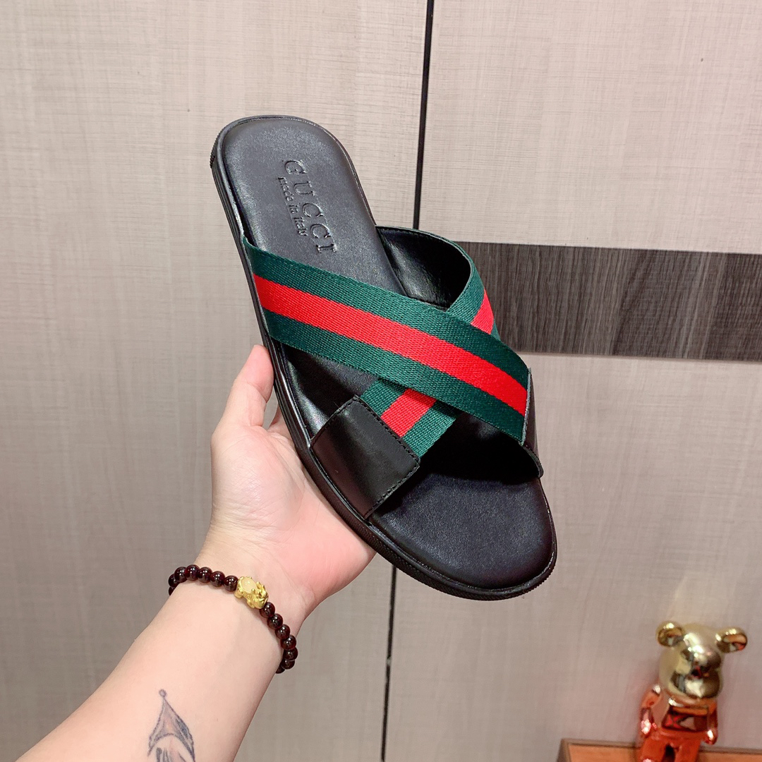 g*u*i sandals
