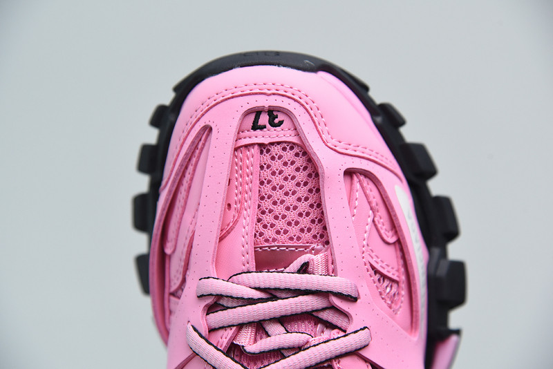 bc track sneaker