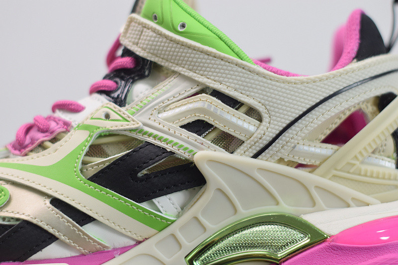bc track sneaker