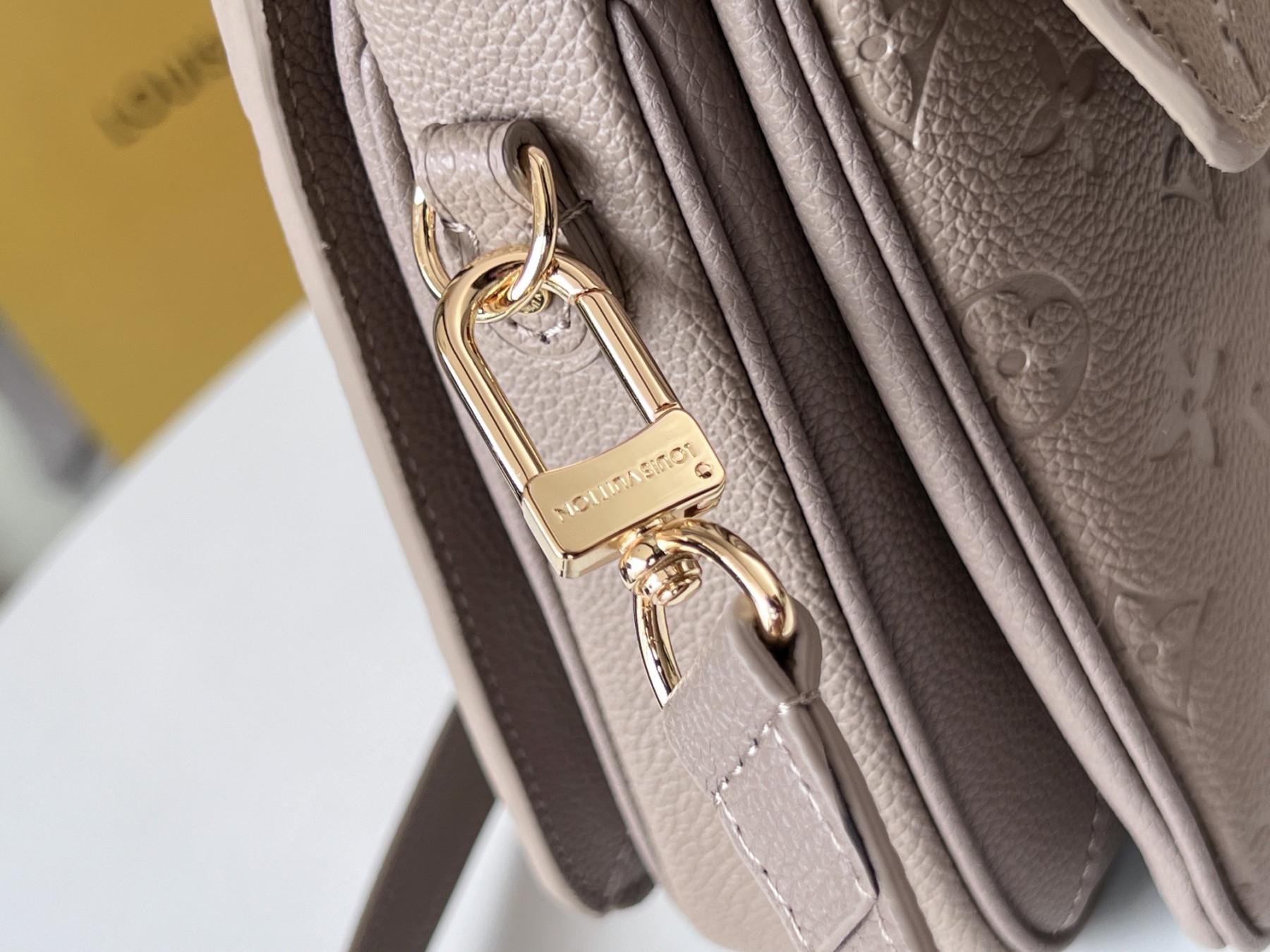 LVT PURSE