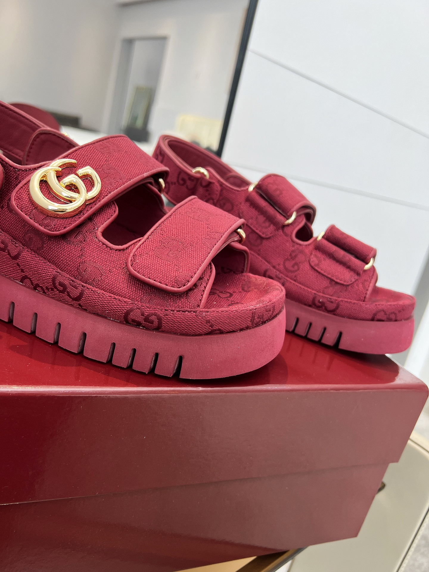 GUCCI SANDALS