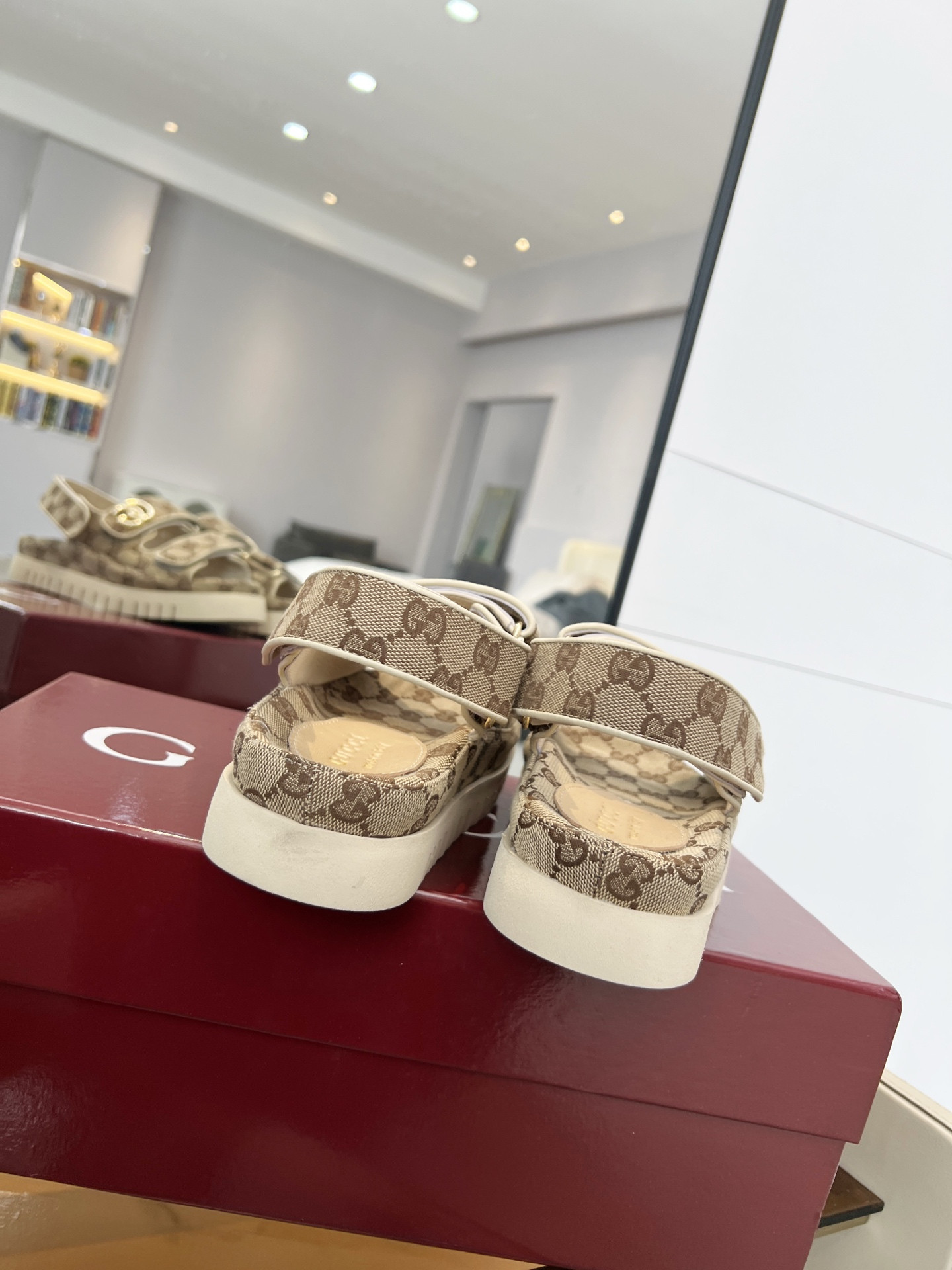 GUCCI SANDALS