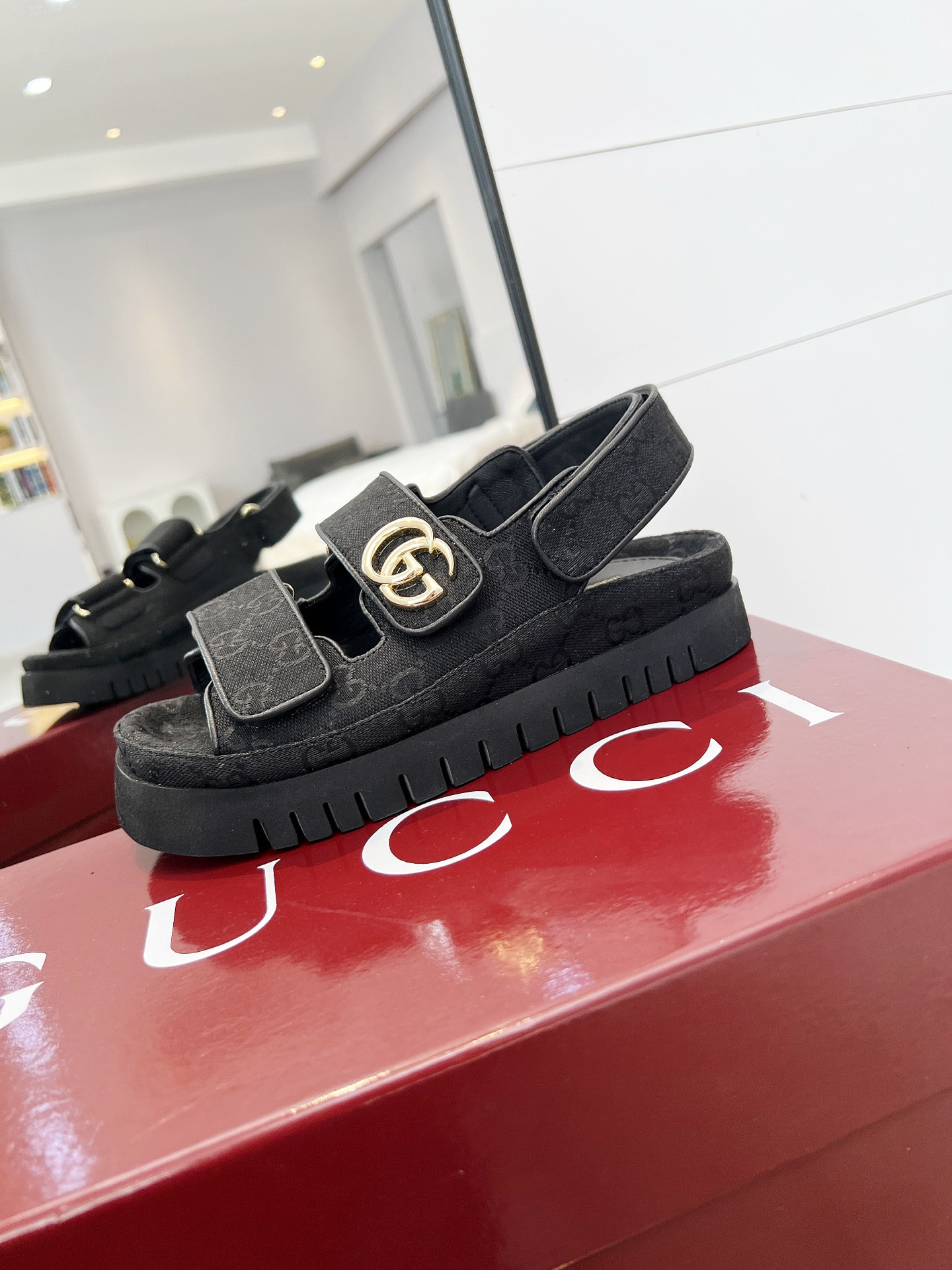GUCCI SANDALS