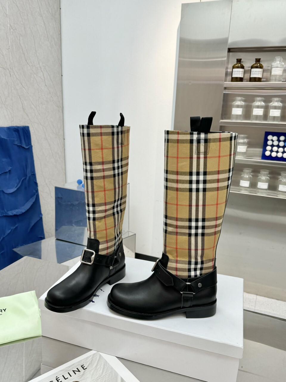 Bv*b*rry Sneaker