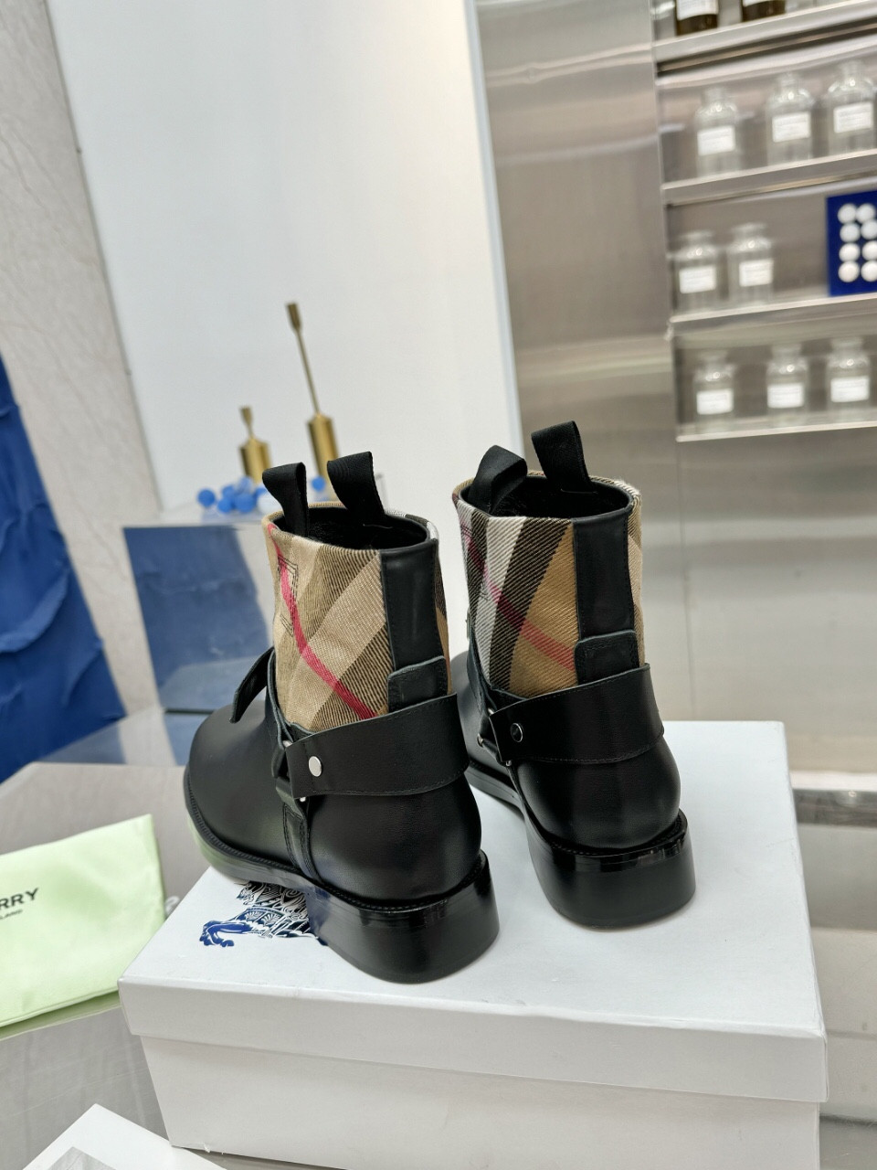 Bv*b*rry Sneaker