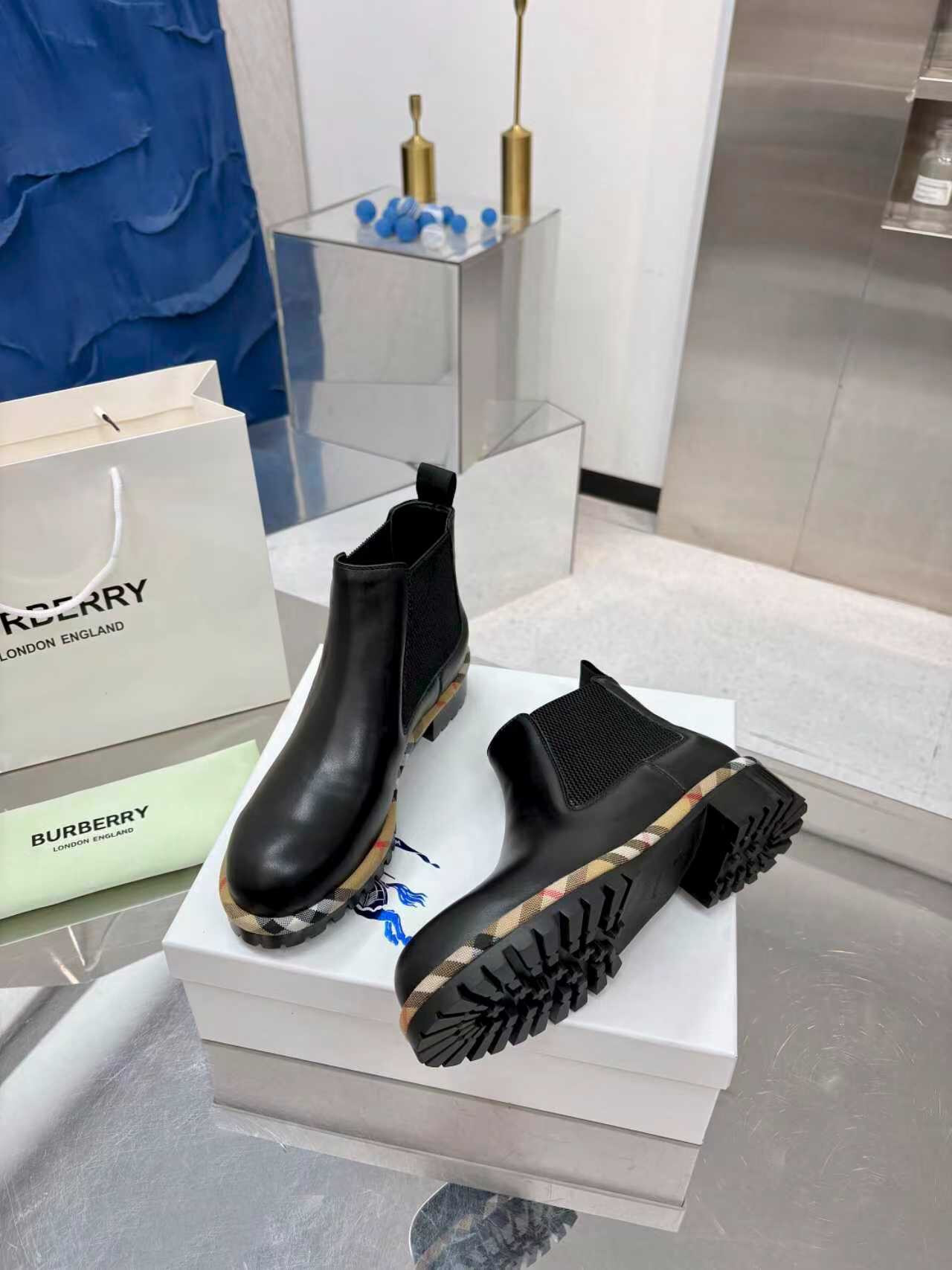 Bv*b*rry Sneaker