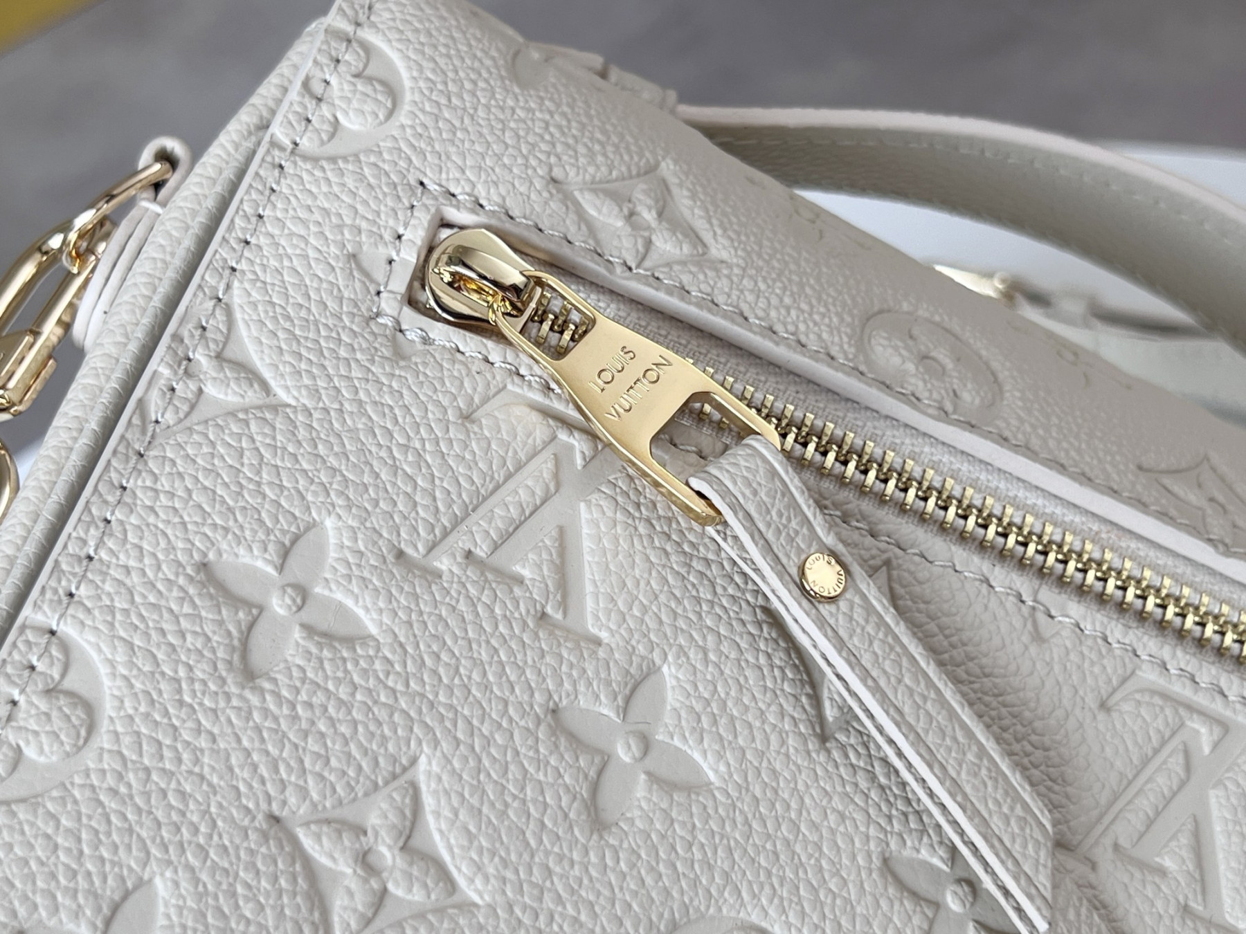 LVT PURSE
