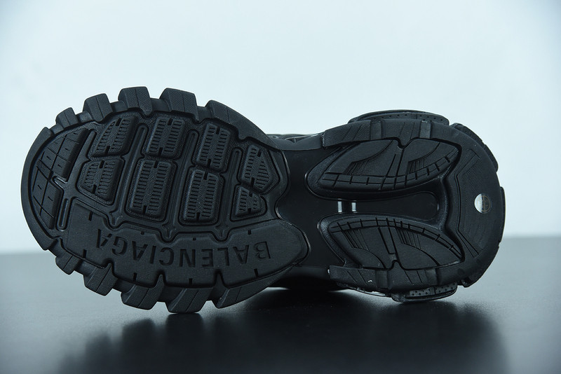 bc track sneaker